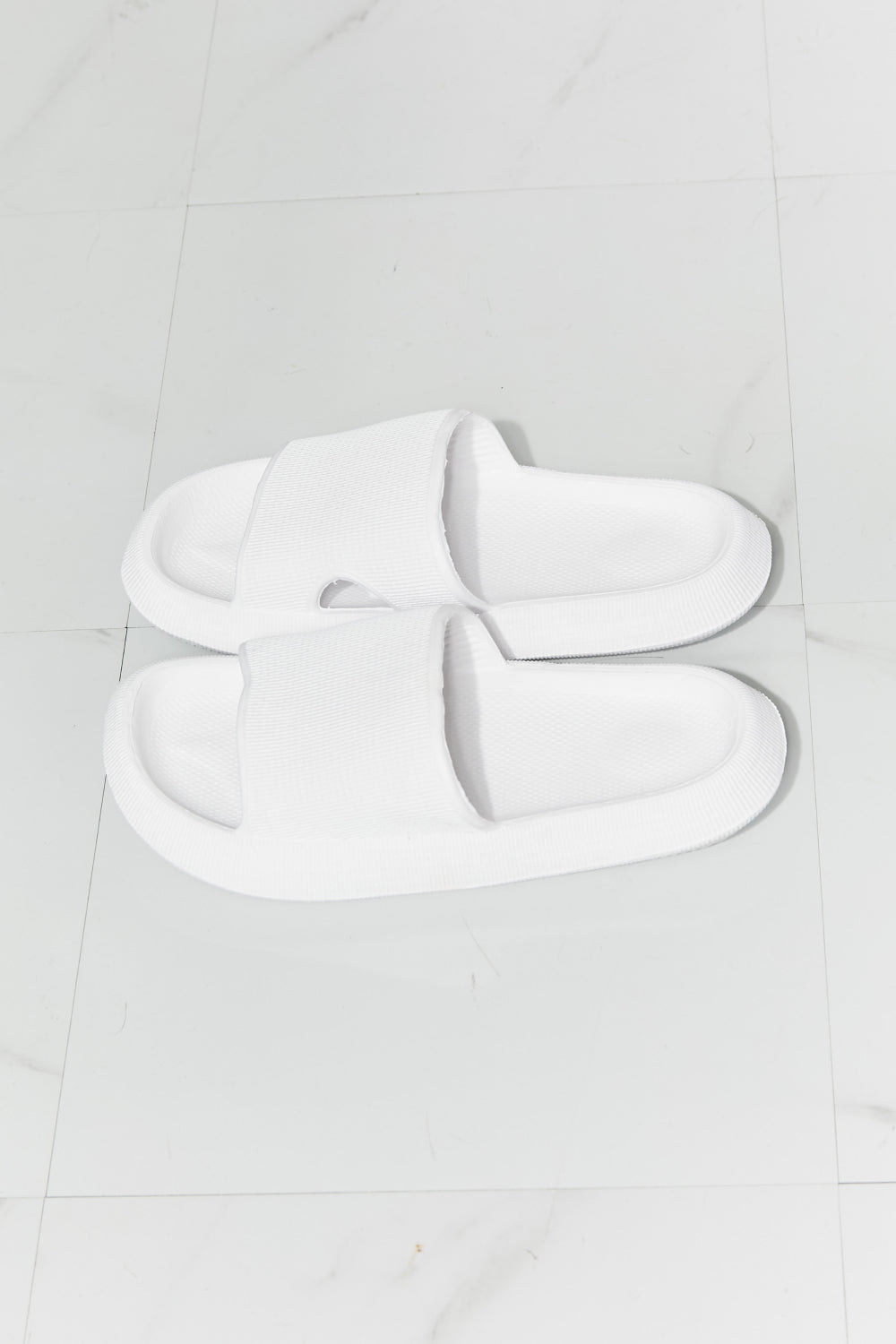 MMShoes Arms Around Me Open Toe Slide in White